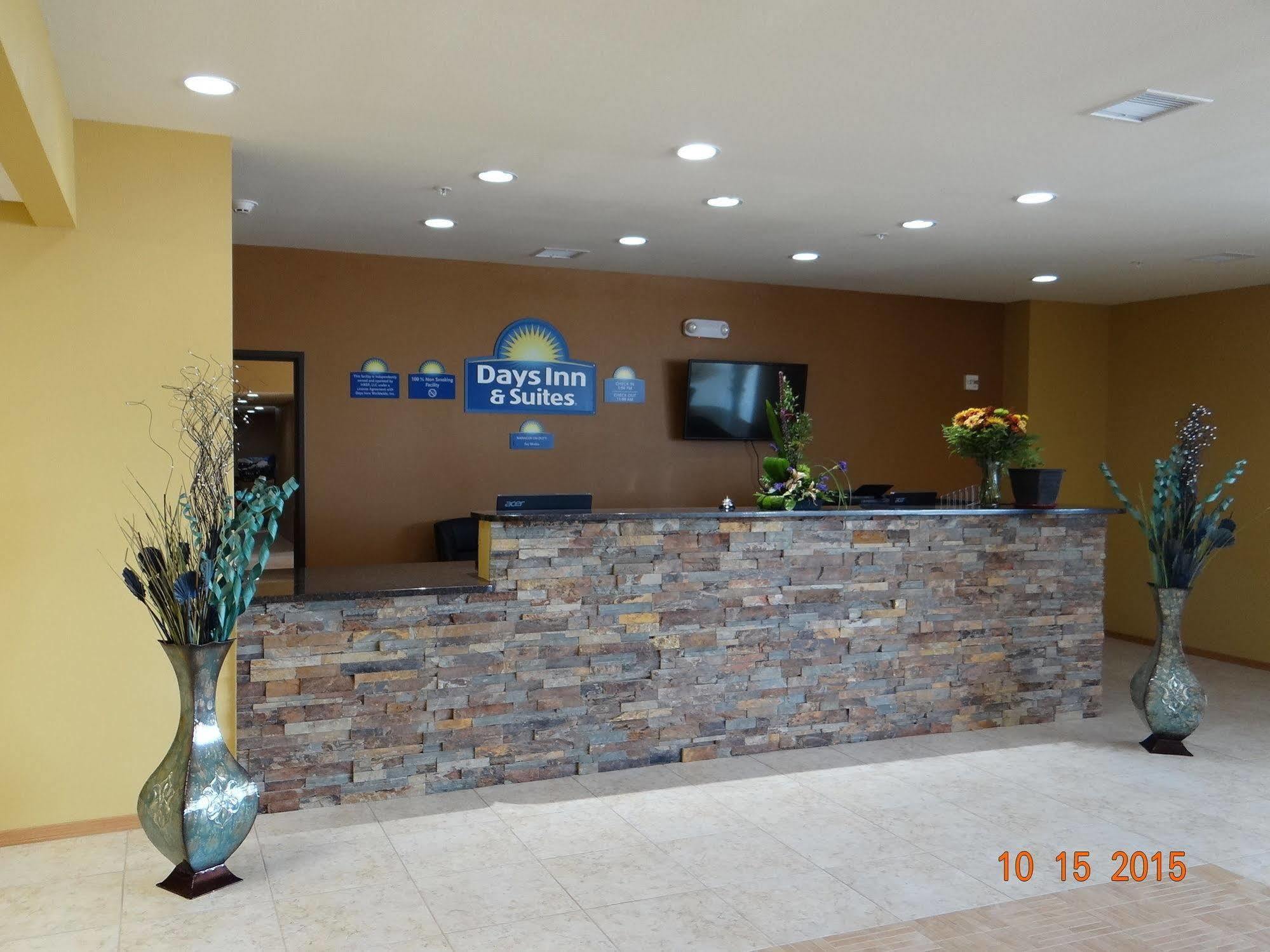 Days & By Wyndham Hotel El Dorado