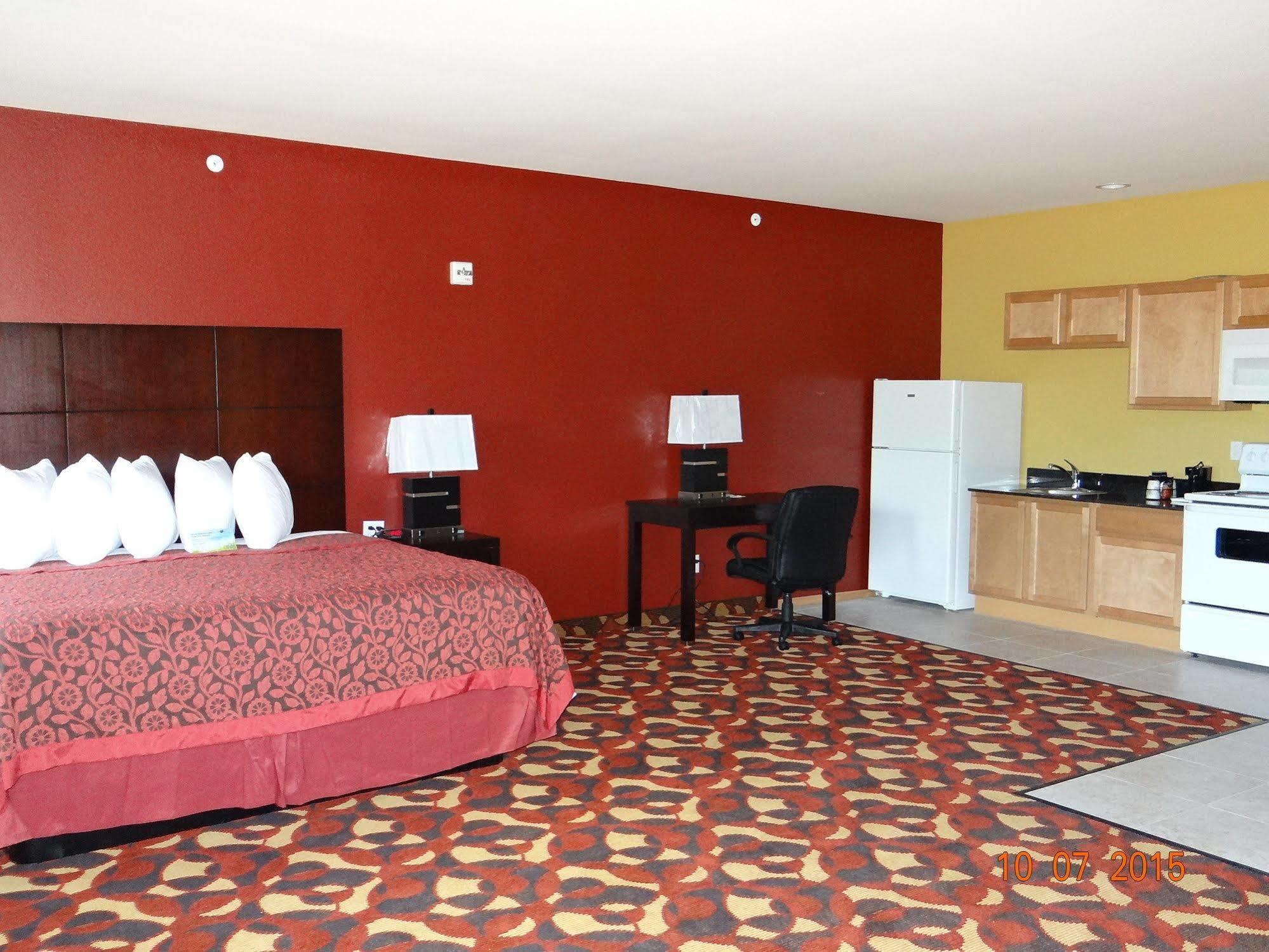 Days & By Wyndham Hotel El Dorado